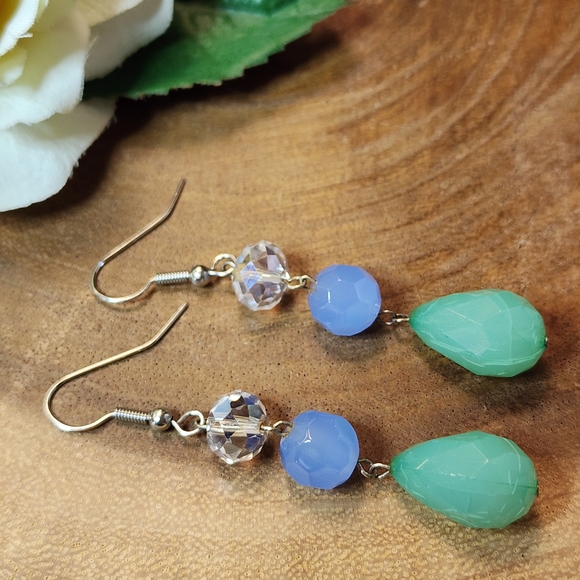 Chandelier Earrings With Faceted Glass And Green Acrylic Teardrop Beads - Picture 5 of 7